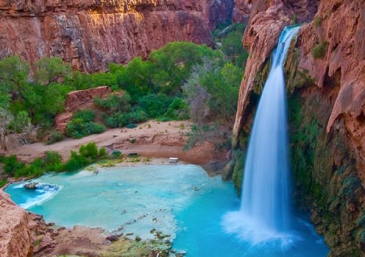 ज़मीन के सैकड़ों फुट नीचे बसे एक गाँव का अनोखा किस्सा jharna